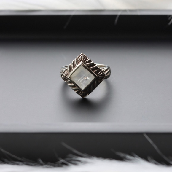 Vintage Inspired Moonstone Sterling Silver Ring - Picture 1 of 3
